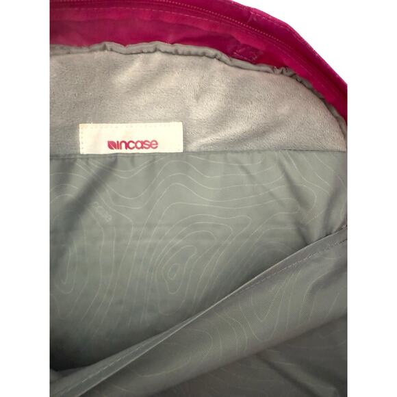 “INCASE” Laptop Backpack Fuchsia Pink Softside Velvet Padded Inside Backpack 18” - Picture 9 of 9